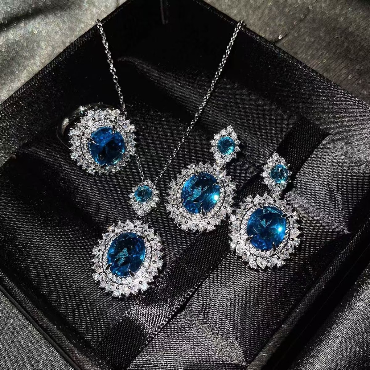 Bộ Trang Sức Zircon Xanh Cổ Điển | Phụ Kiện Áo Dài - Mê Áo Dài - ảnh chi tiết 5