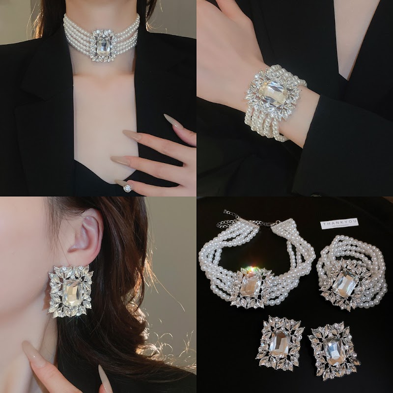 Mùa Tựu Trường: Chọn Áo Dài & Phụ Kiện Cho Nữ Sinh