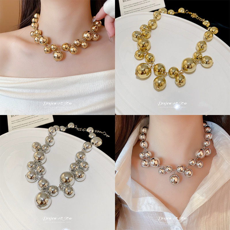 Áo Dài Trắng Học Sinh: Phối Phụ Kiện Trong Sáng