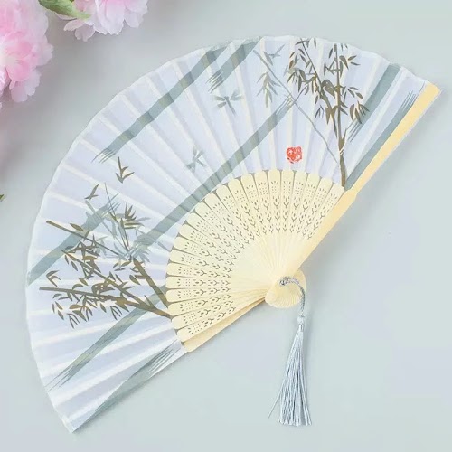 Áo Dài Tặng Mẹ: Phụ Kiện Đi Kèm Cho Ngày Của Mẹ