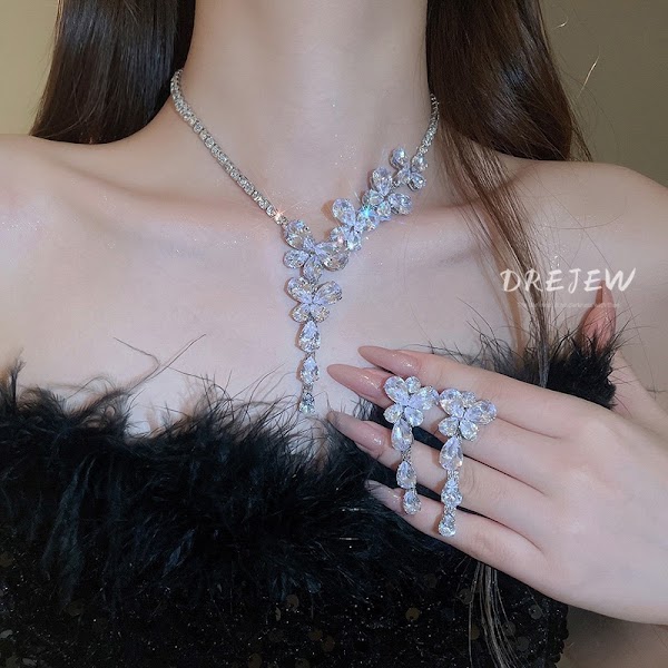 Áo Dài Đi Lễ Tháng Mân Côi: Gợi Ý Phụ Kiện Trang Nhã