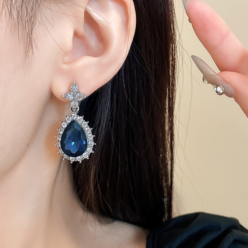 Bộ Vòng Cổ Giọt Nước Kim Cương Vuông Cao Cấp | Trang Sức Phụ Kiện Mặc Áo Dài Mê Áo Dài - ảnh chi tiết 12