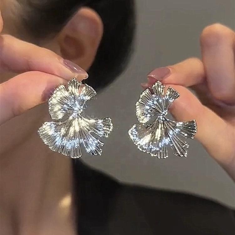 Bông Tai Hình Chiếc Lá Phong Cách Retro | Phụ Kiện Mặc Áo Dài Sang Trọng - ảnh chi tiết 3