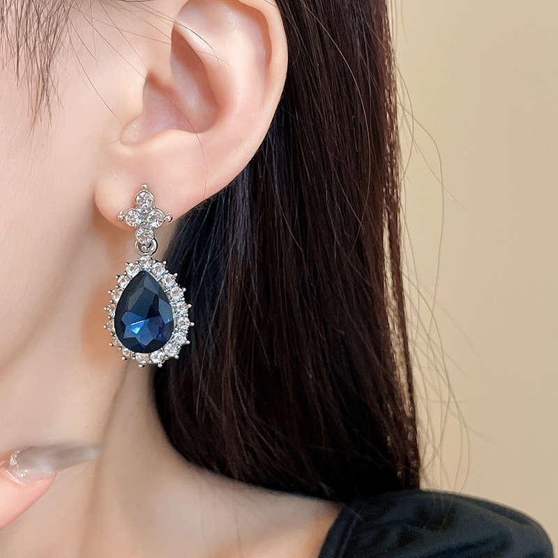 Bộ Vòng Cổ Giọt Nước Kim Cương Vuông Cao Cấp | Trang Sức Phụ Kiện Mặc Áo Dài Mê Áo Dài - ảnh chi tiết 16