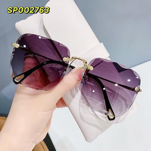 Áo Dài Đi Du Lịch: Phối Phụ Kiện Gọn Nhẹ Cho Mùa Hè