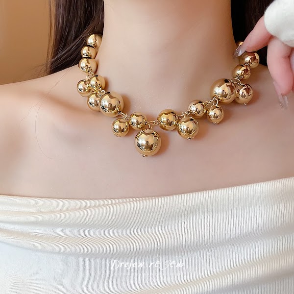 Áo Dài Kỷ Yếu Mùa Hè: Chọn Phụ Kiện Lên Hình Đẹp