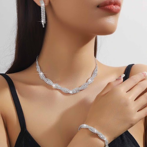 Áo Dài Cho Mùa Vu Lan — Chuẩn Bị Phụ Kiện Đẹp Tặng Mẹ