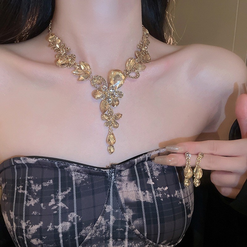 Bộ Trang Sức Vàng Bông Tai & Dây Chuyền Sang Trọng | Phụ Kiện Áo Dài Cưới - ảnh chính