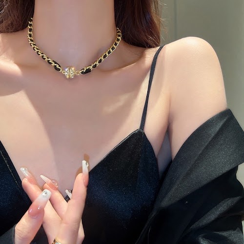 Mùa Vu Lan — Gợi Ý Phụ Kiện Áo Dài Tặng Mẹ Ý Nghĩa