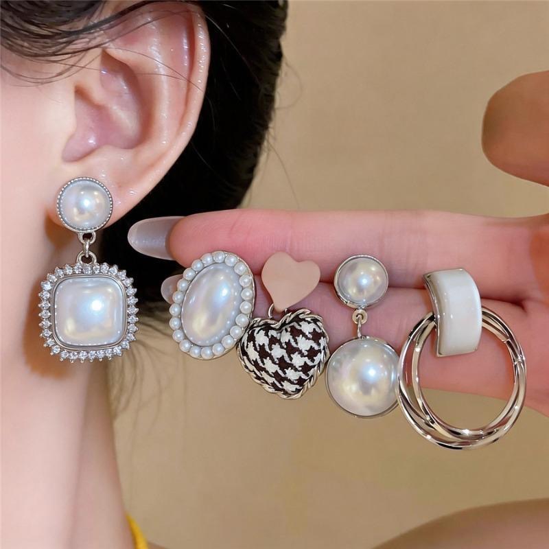 Bông Tai Ngọc Trai Hình Trái Tim Tinh Tế | Phụ Kiện Áo Dài - Mê Áo Dài - ảnh chi tiết 4